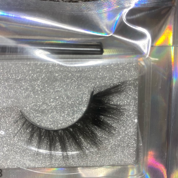 16MM Mink Lash Strips - Picture 3 of 3